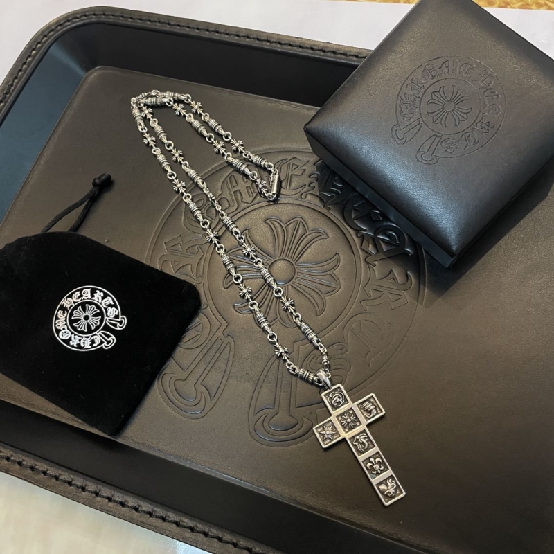 Ch**me He**ts necklaces
